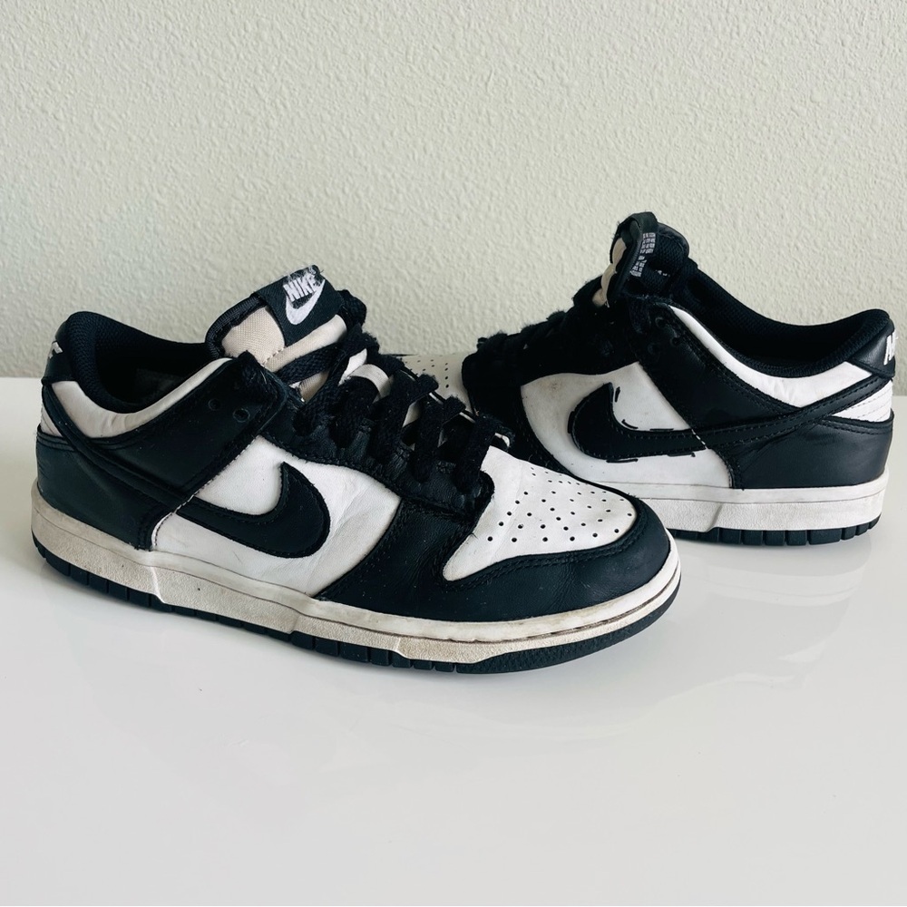 Nike Classic Black and White Low-Tops kids